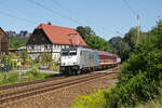 Hier zusehen ist 186 182 mit dem ES 453 nach Prag am 30.7.24 in der bekannten Fotokurve bei Rathen im Elbtal.