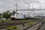 Lok 186 449-5 durchfährt am 10.09.2024 den Bahnhof Pratteln.