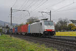 Lok 186 499-0 fährt am 13.11.2024 Richtung Station Salina Raurica.