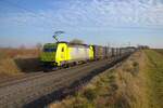 Alpha Trains Bombardier Traxx 186 111-8 mit Containerzug bei Nieder-Mörlen auf der Main Weser Bahn am 08.02.25