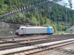 Die neue 186.101 von RAILPOOL am 10.6.09 von Innsbruck kommend am Grenzbahnhof BRENNER. 