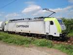 Die 186-148 der Captrain GmbH am 21.08.2010 mit einem Kesselwagenzug auf der Gterbahn Hannover Richtung Lehrte.