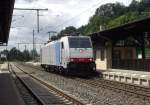186 101 von Railpool eilt am 23. Juli 2011 als Lz nach Pressig-Rothenkirchen ber Gleis 2 durch Kronach, um ab Pressig dem DPE 325  Classic Courier  Schubhilfe ber die Frankenwaldrampe zu leisten.
