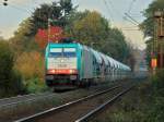 Cobra 186 218 (2826) zieht am 28.10.2011 einen kurzen Zug Selbstentladewagen die Montzenrampe von Aachen West nach Belgien hoch