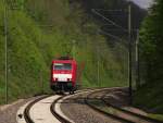 Einsam auf der weiten Strecke ist E 186 333-1.
Sie ist Lz aus Richtung Saarbrcken unterwegs. In Vlklingen oder Dillingen wird sie wohl einen Zug mit Stahl Halbzeugen abholen mssen.

07.05.2013 - KBS 685 zwischen Luisenthal und Vlklingen - Bahnstrecke 3230 Saarbrcken - Karthaus