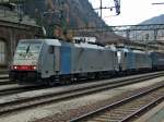 Im November 2010 stand die Railpool/Lokomotion 186 110 zusammen mit der Railpool/Lokomotion 186 105 und einem Containerzug in Brennero und warten auf die Abfahrt nach Italien.