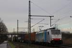 Railpool/BLS (ERS Railways) 186 108 am 27.12.13 mit einem Containerzug in Ratingen-Lintorf.