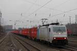 Railpool/OHE Cargo E 186 137 am 23.1.14 mit einem Containerzug in Düsseldorf-Rath.