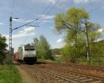 Metrans Container mit der E 186 187-1 auf dem Weg nach Prag. Aufgenommen am 27.04.2015 in Krippen.