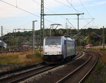 186 421-4 von der Rurtalbahn kommt als Lokzug aus Venlo(NL) nach Aachen-West(D) nd kommt aus Richtung Mönchengladbach-Hbf,Rheydt-Hbf,Wickrath,Beckrath,Herrath,Erkelenz,Baal,Hückelhoven-Baal,Brachelen,Lindern,Süggerrath,Geilenkirchen,Frelenberg,Zweibrüggen,Übach-Palenberg,Rimburg,Finkenrath,Hofstadt und fährt durch Herzogenrath in Richtung Kohlscheid,Richterich,Laurensberg,Aachen-West. 
Aufgenommen vom Bahnsteig 1 in Herzogenrath.
Am Abend vom 8.10.2016.