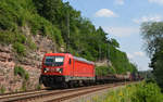 187 169 schleppte am 22.06.19 einen kurzen gemischten Güterzug durch Kahla Richtung Saalfeld(S).
