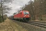 187 196-1 mit gemischten Güterzug im Haunetal am 09.02.2022