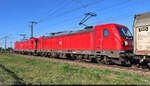 Doppelte Traxx-3-Power: 187 121-9 und 187 082-3 bespannen einen EZ zur Zugbildungsanlage (ZBA) Halle (Saale) und haben es auf Höhe der Leipziger Chaussee (B 6) nicht mehr weit.

🧰 DB Cargo
🕓 15.5.2024 | 18:13 Uhr