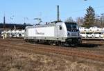 RheinCargo 187 077-3 (NVR: 91 80 6187 077-3 D-RHC) ist am 15.02.2017 LZ im Rbf Seelze unterwegs...<br>
Der Autotransportzug im Hintergrund des Bildes wurde von EVB 140 759-2 Ri Wunstorf geführt und ist proppenvoll mit vielen nagelneuen  Horch ...