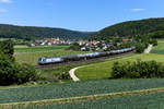 Frisch gewaschen zeigte sich am 01. Juni 2020 die 187 075 von RheinCargo mit einem Kesselwagenzug bei Breitenfurt im Altmühltal. 