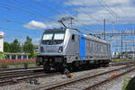 Lok 187 001-3 durchfährt solo den Bahnhof Pratteln. Die Aufnahme stammt vom 27.05.2022.