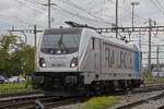 Lok 187 001-3 verlässt am 16.09.2024 die Abstellanlage beim Bahnhof Pratteln.