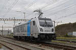 Lok 187 001-3 verlässt am 16.09.2024 die Abstellanlage beim Bahnhof Pratteln.