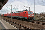 Coilzug mit 189 016-9 DB durchfährt den Bahnhof Dresden-Reick auf der Bahnstrecke Děčín–Dresden-Neustadt (Elbtalbahn | KBS 241.1) Richtung Dresden Hbf.
Aufgenommen im Gegenlicht.
[8.12.2018 | 12:49 Uhr]
