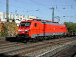 Die nagelneue 189 003-7 fährt im Hbf. Aachen mit ein Güterzug aus Gremberg. 16-10-2003
