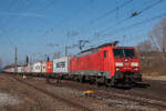 189 014-4 mit Containern nach Tschechien in Magdeburg-Sudenburg. Fotografiert am 26.03.2022. Standort nicht im Gleisbereich, wirkt nur durch den Bildzuschnitt so. 