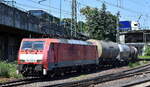 DB Cargo AG [D] mit ihrer  189 074-8  [NVR-Nummer: 91 80 6189 074-8 D-DB] und einem gemischten Kesselwagenzug am 07.06.23 Vorbeifahrt Bahnhof Hamburg Harburg.