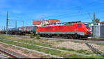 189 012-8 (Siemens ES64F4) verlässt mit gemischter Fracht Richtung Tschechien die Zugbildungsanlage (ZBA) Halle (Saale) und wurde vom Bahnsteig 12/13 in Halle(Saale)Hbf fotografiert.

🧰 DB Cargo
🕓 1.5.2024 | 13:48 Uhr