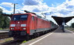 DB Cargo AG, Mainz mit ihrer  189 063-1  [NVR-Nummer: 91 80 6189 063-1 D-DB] und einem Containerzug am 08.07.24 Durchfahrt Bahnhof Magdeburg Neustadt.