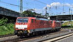 DB Cargo AG, Mainz mit der Doppeltraktion   189 034-2  [NVR-Nummer: 91 80 6189 034-2 D-DB] +  189 045-8  [NVR-Nummer: 91 80 6189 045-8 D-DB] Richtung Hansaport im Hamburger Hafen am 19.07.24 Höhe