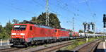 DB Cargo AG, Mainz mit ihren  189 014-4  [NVR-Nummer: 91 80 6189 014-4 D-DB] +   189 001-1  [NVR-Nummer: 91 80 6189 001-1 D-DB] und Nutzfahrzeug-Transportzug am Haken am 15.10.24 Höhe Bahnhof Magdeburg Neustadt.