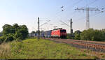 Mit blauen Containern der UNIT45 B.V. bewegt sich 189 009-4 (Siemens ES64F4) durch die Saaleaue zwischen Halle-Wörmlitz und Angersdorf.

🧰 DB Cargo
🕓 26.6.2024 | 7:39 Uhr