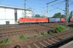 189 016 vor einem Containerzug in Dresden, Freiberger Straße, Oktober 2024