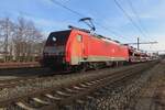 Am 15 Februar 2023 steht 189 086 mit der FORD-Zug nach Dillingen in Blerick. Das Bild wurde vom offenbarer Fahrradweg gemacht.