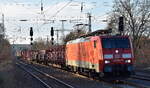 DB Cargo AG, Mainz [D] mit ihrer  189 004-5  [NVR-Nummer: 91 80 6189 004-5 D-DB] und einem gemischten Güterzug am 05.12.24 Höhe Bahnhof Saarmund.