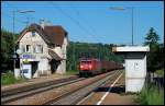 Eine 189er ist mit einem Gterzug in Richtung Ulm unterwegs. Aufgenommen im Juli 2008 in Urspring.