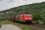189 059 mit einem gemischten Gterzug am 04.08.2010 bei Thngersheim im Maintal.