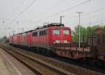 Wenn die 185 266-4 einen Gterzug in Richtung Halle/Leipzig bringt, kann sie doch auch gleich noch ein paar Loks mitnehmen: 185 155-9, 189 058-1 und 140 716-2 waren Wagenloks dieses Zuges.