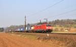 189 001 ist mit einem KLV-Zug bei Ebersbach/Fils in Richtung Ulm unterwegs.Aufgenommen bei Ebersbach/Fils am 24.3.2012