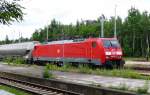 189 055-7 durchfährt mit einem Kesselzug Hosena in Richtung Hoyerswerda. Aufgenommen am 02.06.2014.