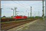 189 075 rollt mit einem Gterzug am Haken am 13.04.2007 Richtung Hannover. Aufgenommen in Hamm (Westf).