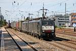 Mit einem KLV fuhr am 25.08.2015 die MRCE/TXL ES 64 F4-038 (189 938-4) gemeinsam mit MRCE/TXL ES 64 F4-024 (189 924-4)  TX Logistik AG  durch München Heimeranplatz in Richtung Ostbahnhof/Brenner.