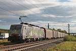 Mit dem DGS 48620 ( Sierre  - Muttenz - Göttingen Gbf) fuhr am Nachmittag des 05.10.2017 die MRCE/SBBC ES 64 F4-090 (189 990-5)  Novelis/Göttingen  südlich von Buggingen durchs Rheintal