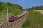 189 800 mit einem Holzzug am 10.05.2016 bei Rosengarten.