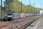 Mit einem Containerzug aus Italien fuhr am Nachmittag des 27.09.2018 die MRCE/TXL ES 64 F4-098 (189 998-8), aus Richtung Gremberg kommend, durch den Bahnhof von Köln Süd gen Köln West.