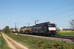 Mit einem Containerzug nach Italien fuhr am Nachmittag des 23.04.2020 die MRCE/SBBCI ES 64 F4-112 (189 112-6)  SBB Cargo International  südlich von Buggingen über die Rheintalbahn in