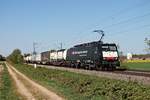 Am Nachmittag des 23.04.2020 fuhr MRCE/SBBCI ES 64 F4-084 (189 984-8)  SBB Cargo International  mit einem Containerzug aus Rotterdam südlich von Buggingen durchs Rheintal in Richtung Schweiz.