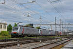 Dreifach Traktion, mit den Loks 189 982-2, 189 104-3 und 189 112-6 durchfährt am 17.05.2023 den Bahnhof Pratteln.