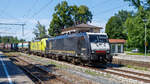 91 80 6189 990 mit einem KLV-Zug im Bahnhof Aßling am 15.07.2024.