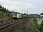 E 189 988NC ist am 24.05.2008 bei Neuwied-Feldkirchen mit DGS 40028 Richtung Norden unterwegs.