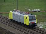 Die ES 64 F4 - 013 die an die SBB Cargo vermietet ist, wurde am 13.2.05 von Basel nach Chiasso berfhrt.